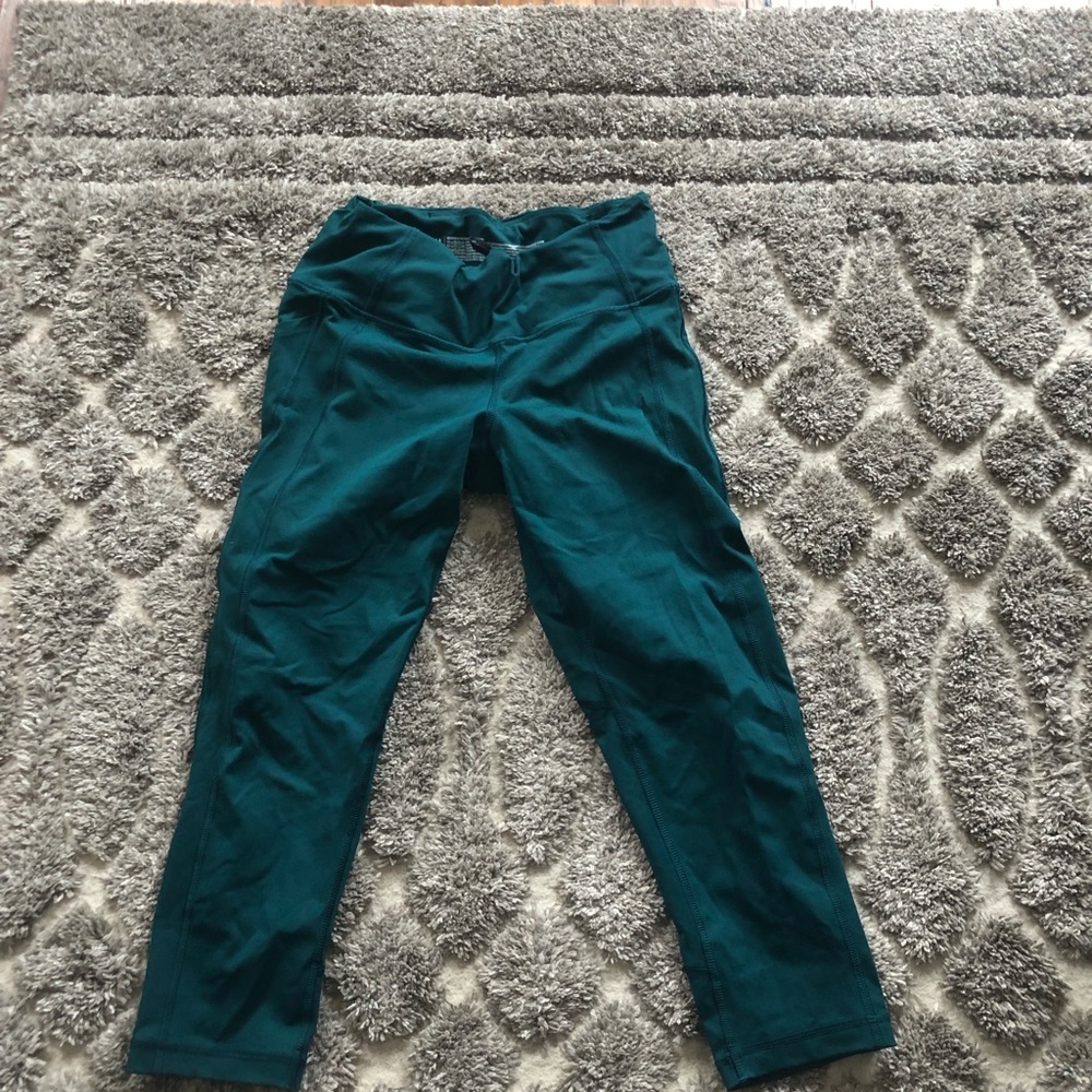 Victoria’s Secret EUC knockout capris
